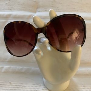 O by Oscar de la Renta Sunglasses